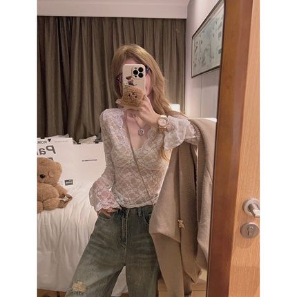 Yukiss【超欲蕾丝衫!弹力收腰气质V领打底衫上衣】