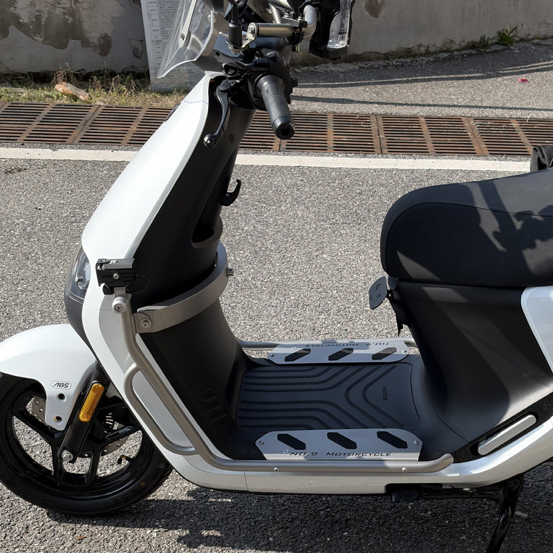 适用九号e80e95e125e150e200e300mk2新款射灯架踏板护杠保险杠改