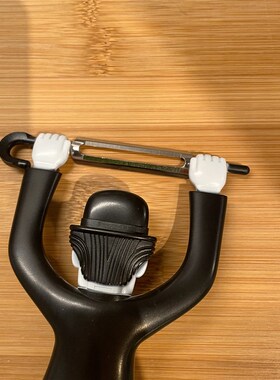 黑白色创意厨房卓别林水果削皮器不锈钢蔬菜瓜果去皮刀刮皮刀摆件