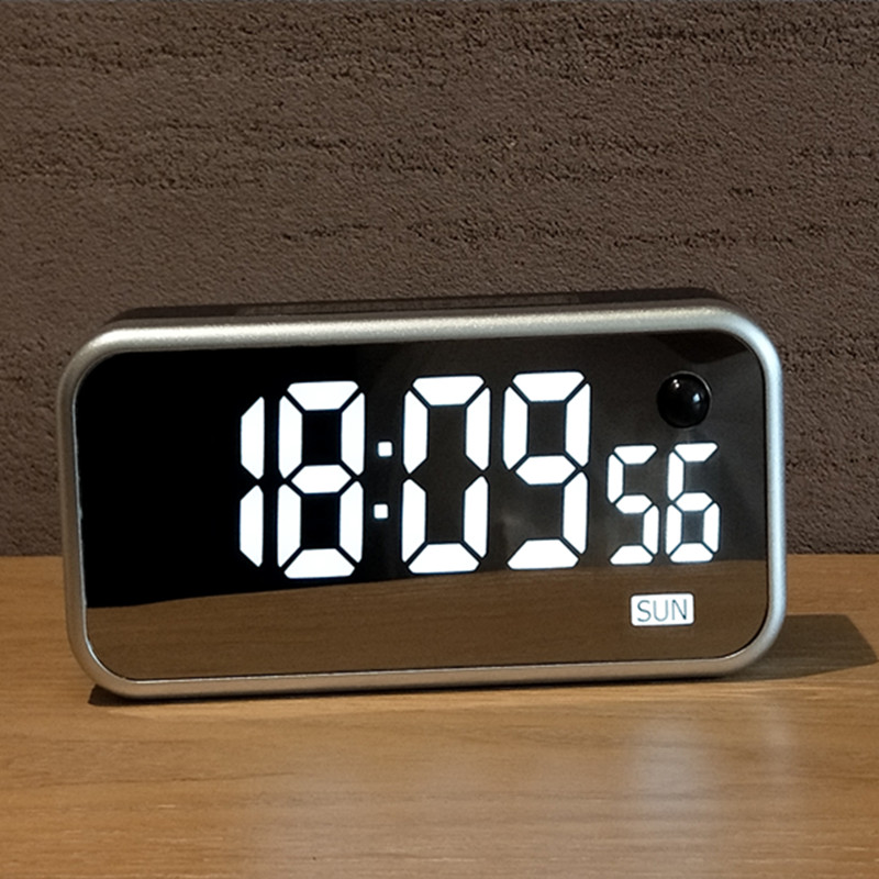 LESTRY多功能夜光静音led数字时钟带秒卧室智能感应闹钟