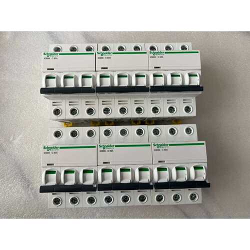 议价施耐DE iC65N 3P63A 空气开关，未使用，没有包