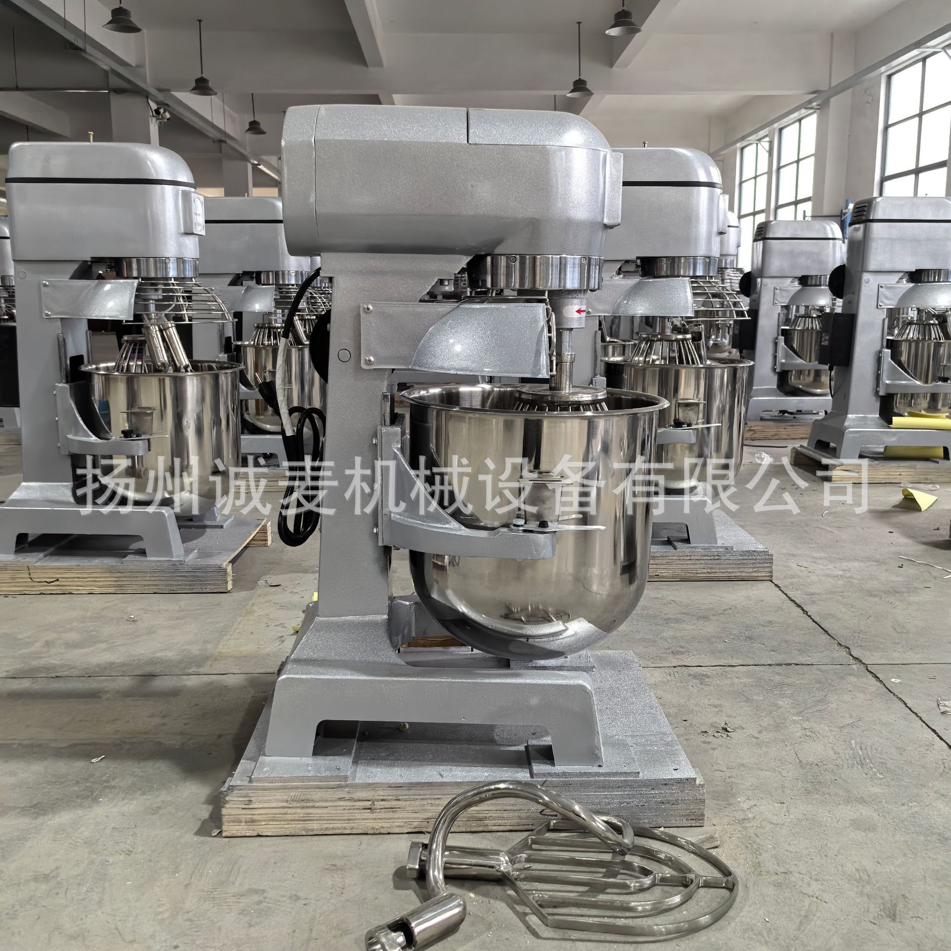 搅拌机60升商用大型和面打蛋多功能揉面粉馅料厨师奶油鲜奶机定制