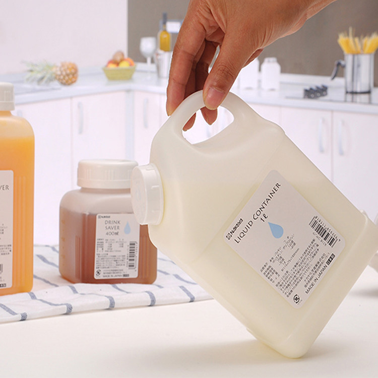 日本进口牛奶密封瓶塑料瓶冰箱果汁饮料保鲜罐冷水壶液体储存容器