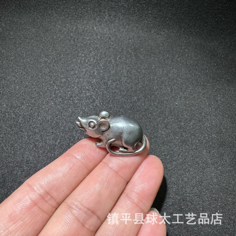 藏传铁老鼠杂项摆件十二生肖吐宝鼠手把件