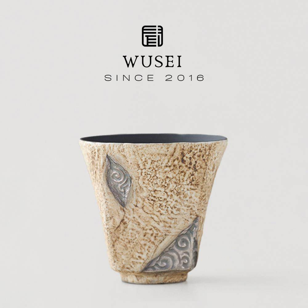 闻说WUSEI 覆古老岩泥粉引鎏银祥云纹方圆杯 半手工品茗杯小茶杯