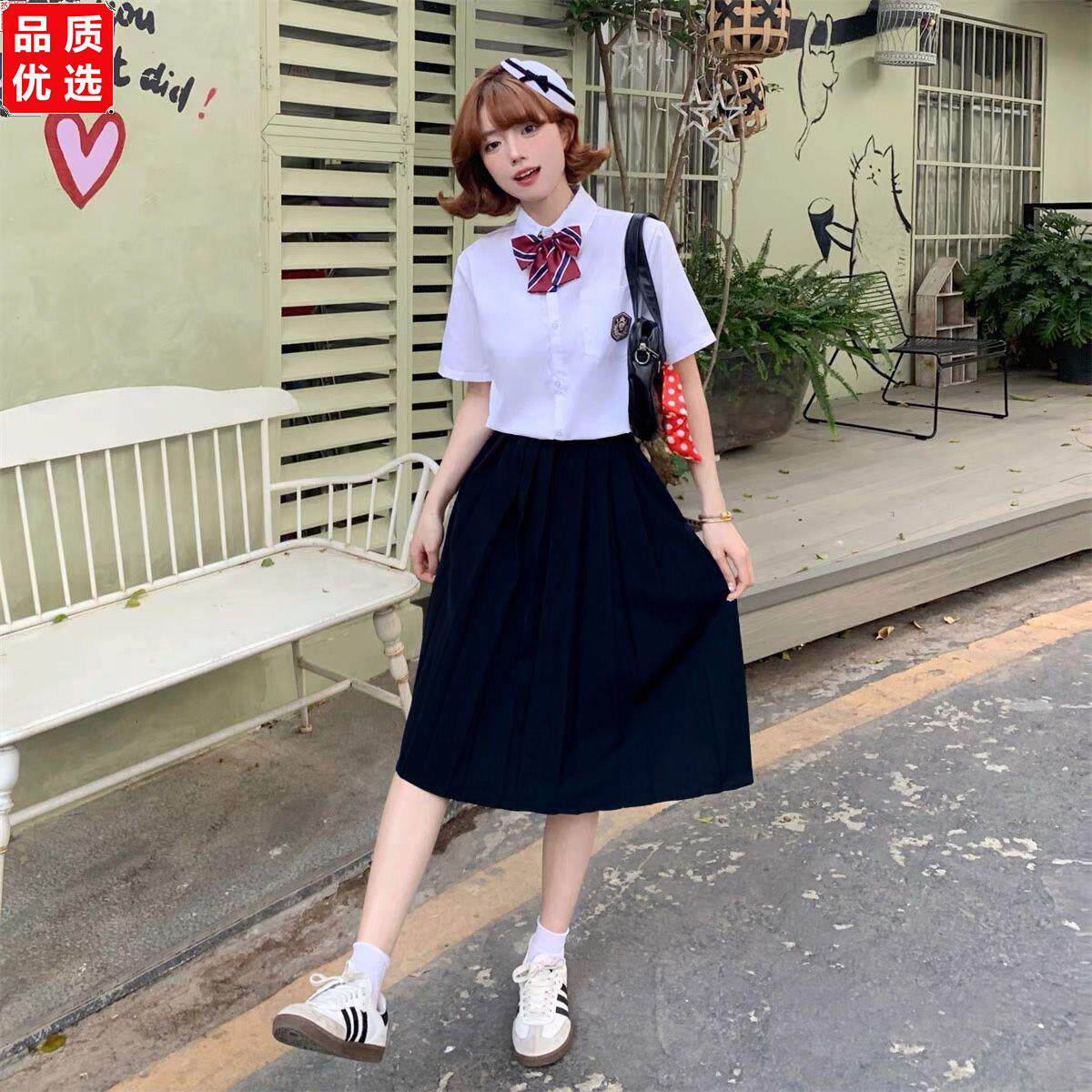 合唱学生毕业班学院班服