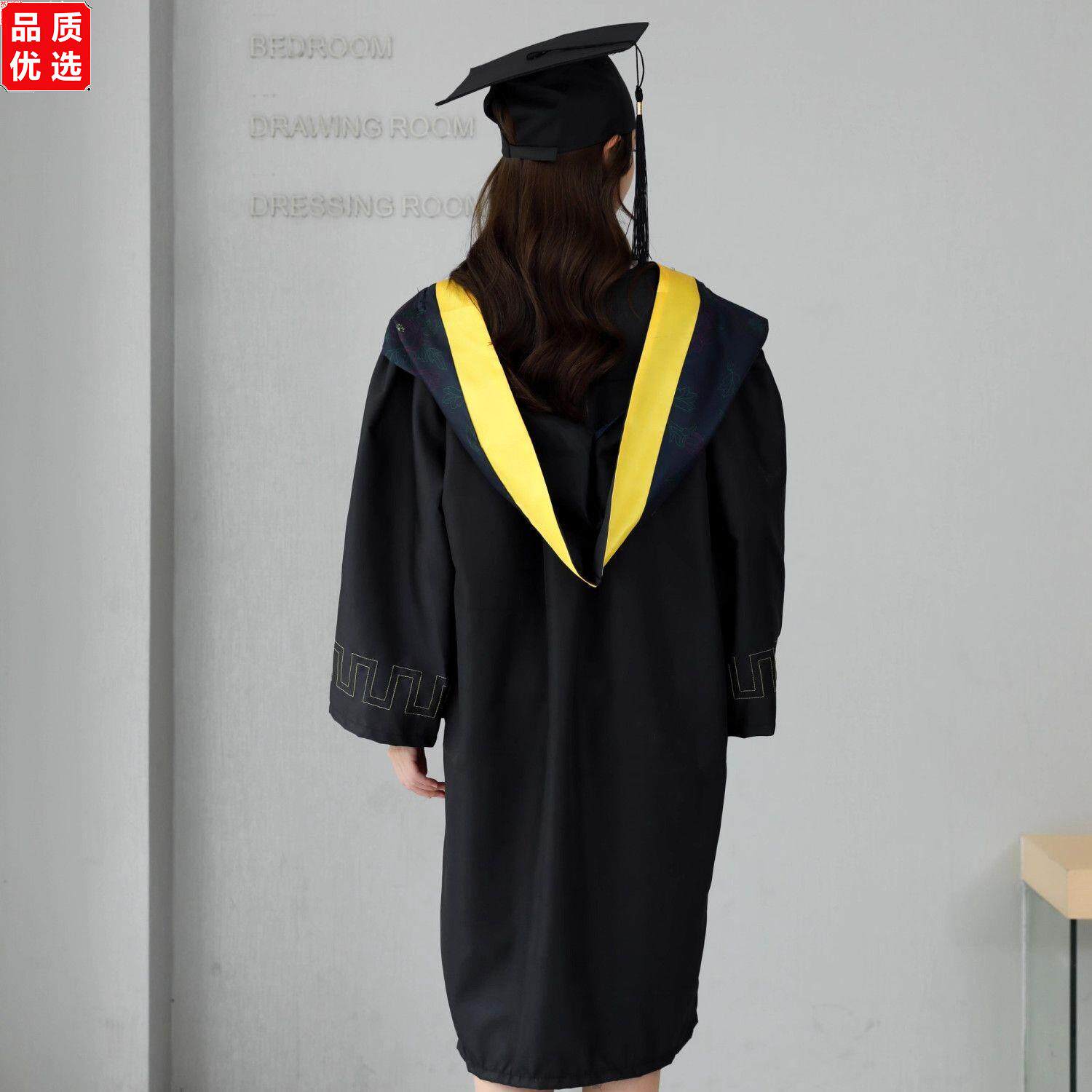 男女大学生本科学士毕业