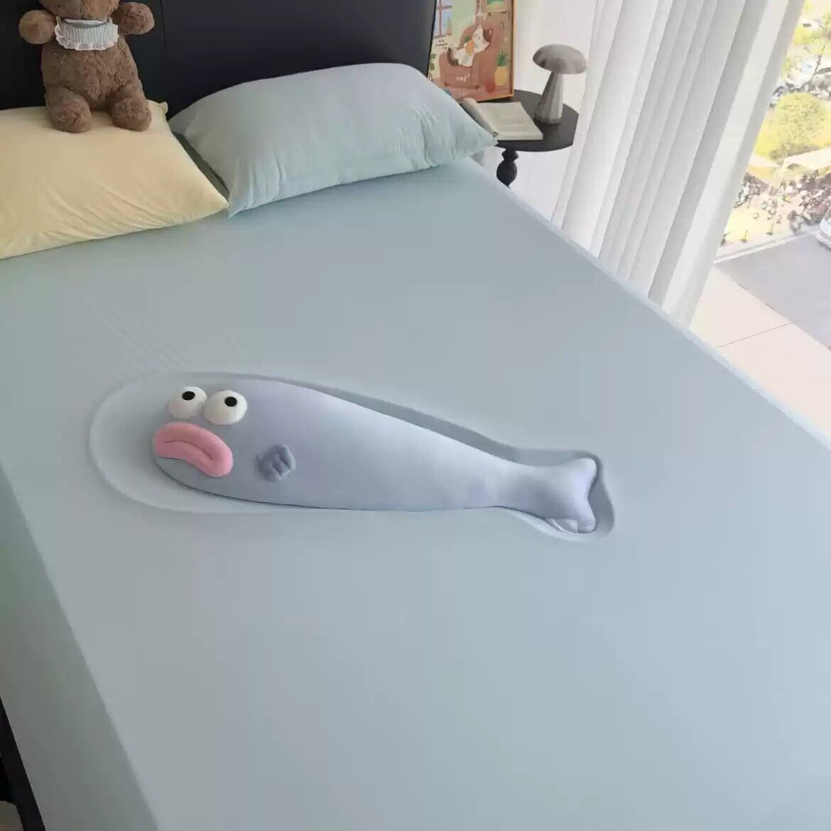 冰皮丑鱼抱枕冰丝凉感长条夹腿
