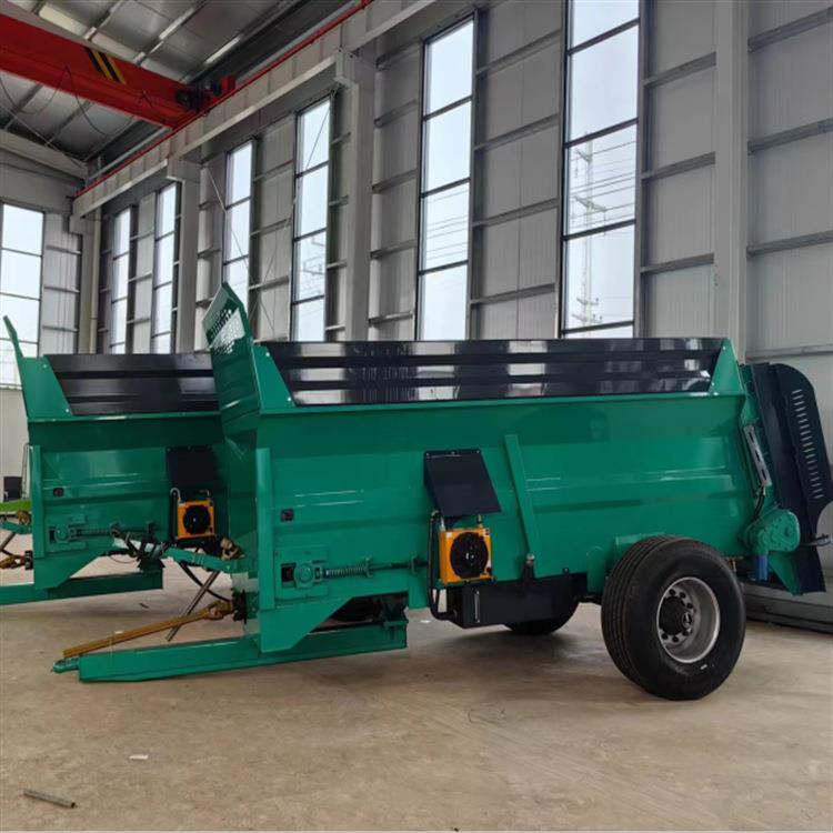 牛羊粪便三轮抛粪机干湿两用柴油施肥机操作简单大棚果园撒粪车