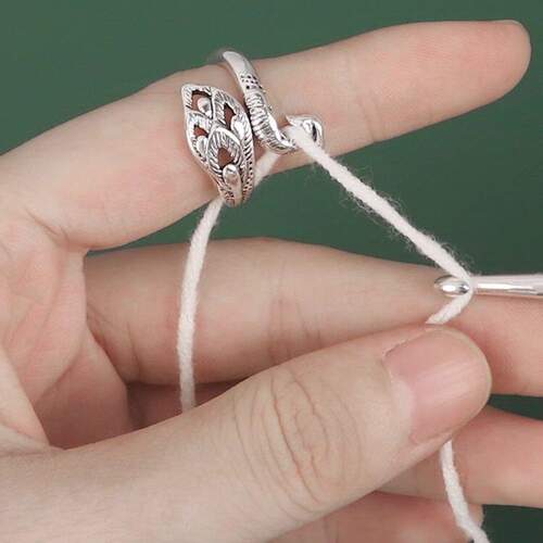 毛线钩织带线器复古创意孔雀指环