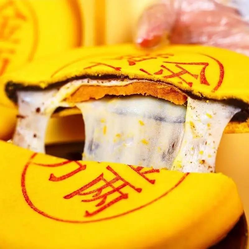 正宗月饼肉松蛋黄芋泥麻薯