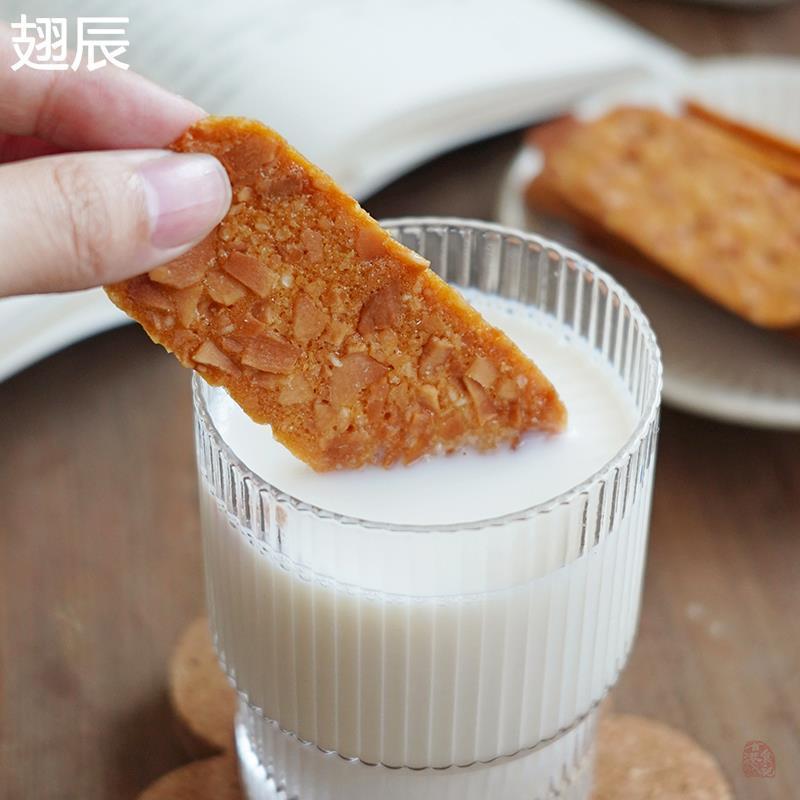 新货椰子脆饼 坚果脆片酥脆香甜饼干 椰香薄饼网红零食120g