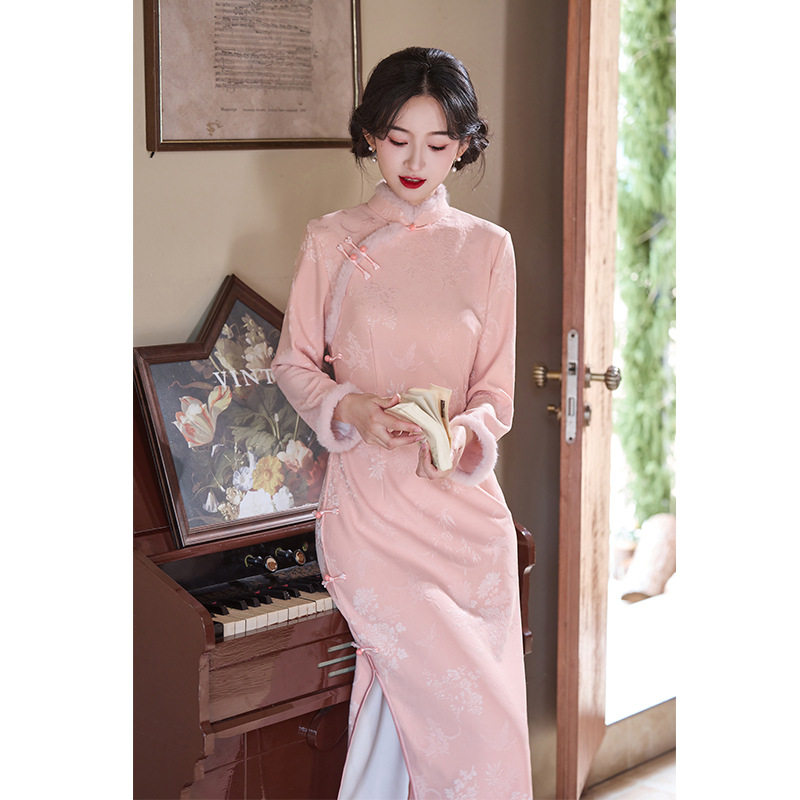 粉色旗袍敬酒服新娘女2025新款中式加绒厚订婚回门礼服裙秋天
