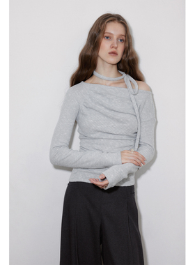 in modo diverso 原创设计绒感花纱分割褶皱斜肩飘带针织T恤女