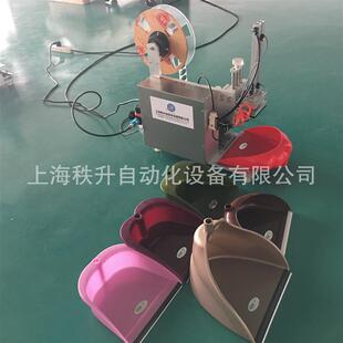 笤帚座贴商标机 垃圾铲半自动贴标机 簸箕贴标签机器