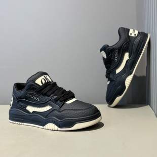 欧洲站轻奢复古男鞋2025秋冬新款厚底板鞋潮流百搭舒适运动休闲鞋