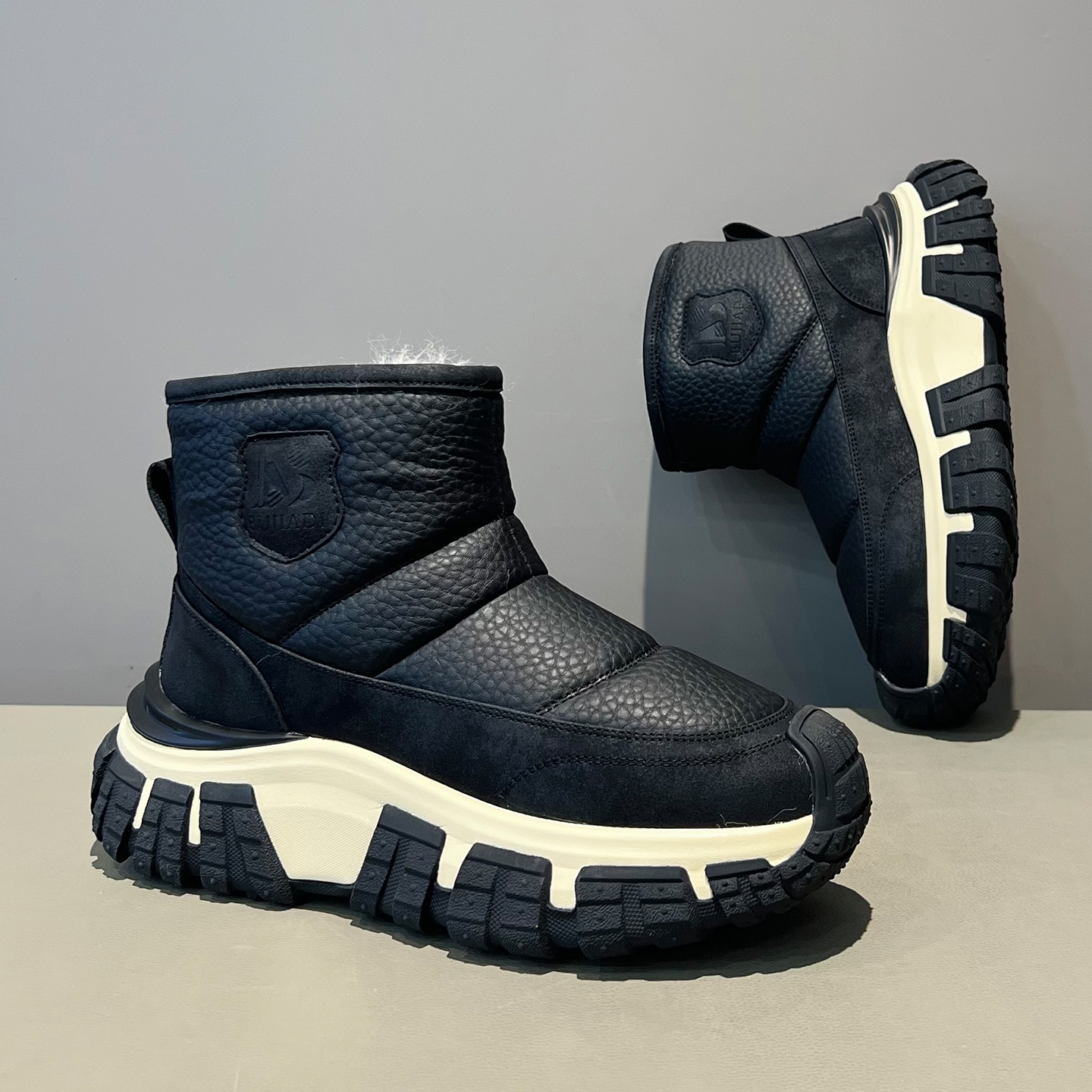 2025秋冬新款黑色厚底高帮鞋