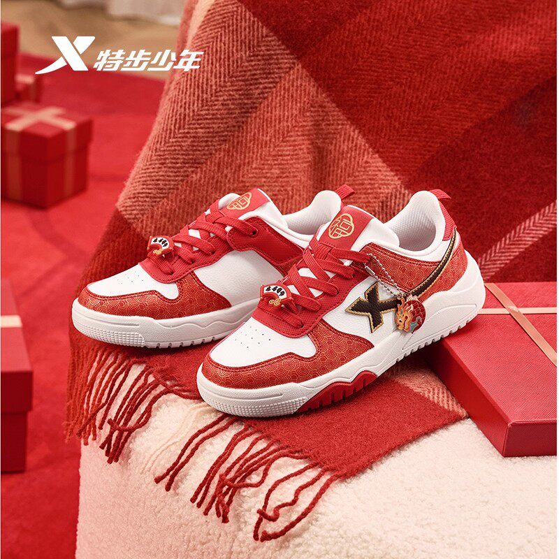 福燈贺岁｜特步板鞋男女童红色新款时尚百搭休闲鞋轻便保暖运动鞋