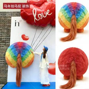 2026新年毛绒拍马屁美陈装饰商场店铺春节布置网红拍照打卡道具