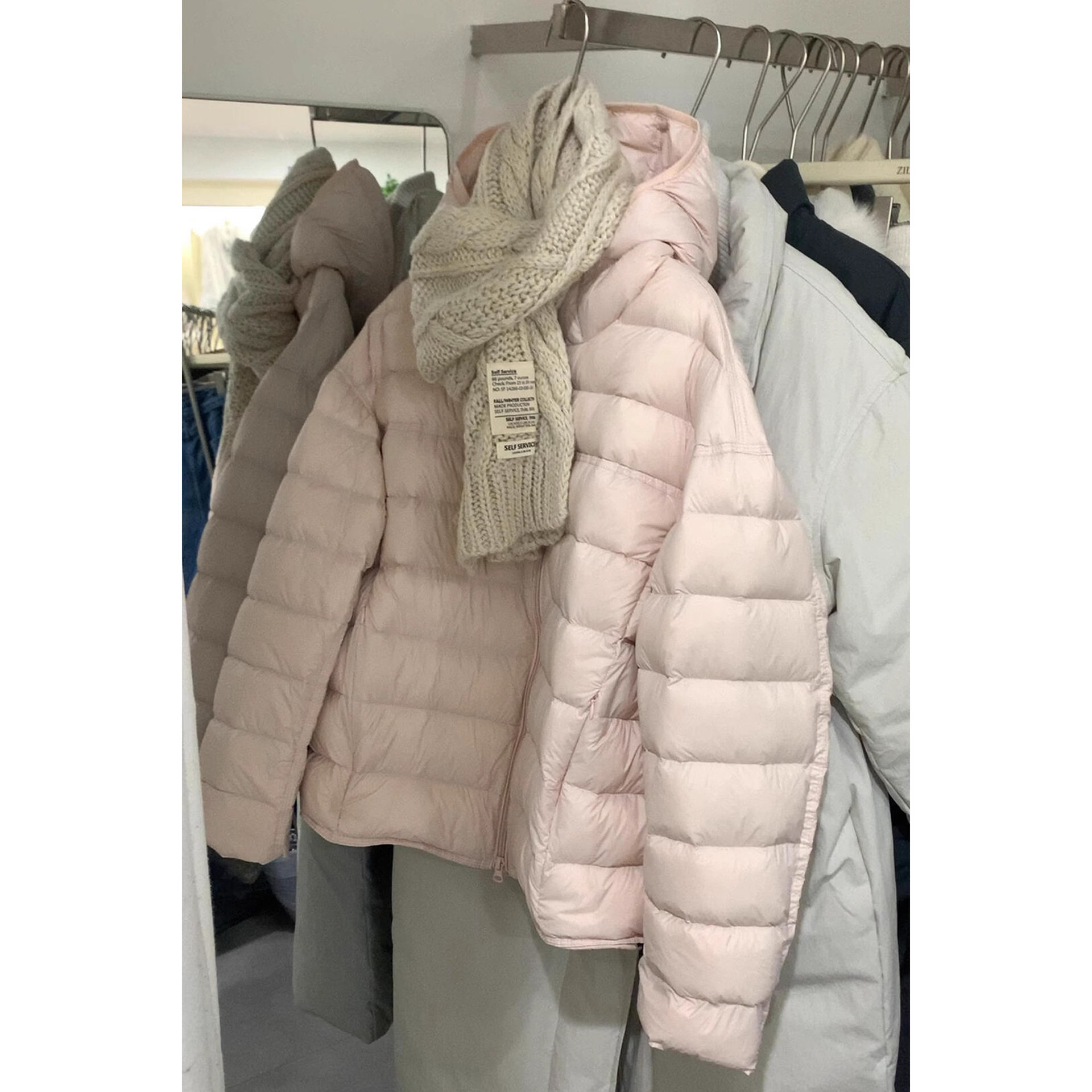 2026新款90%白鸭绒粉色轻薄排骨羽绒服女秋冬短款显瘦连帽棉服