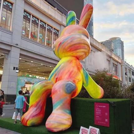 大型卡通透光玻璃钢雕塑户外商业IP公仔商场发光景区美陈摆件定制