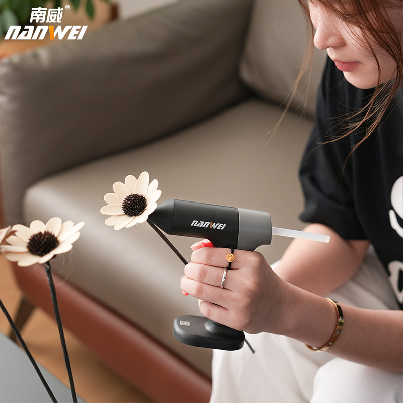 优选南威无线热熔胶枪儿童手工充电式锂电家用小型高粘强力热熔枪,五金/工具,热胶枪,淘宝优惠券,粉丝福利购,淘宝优惠卷