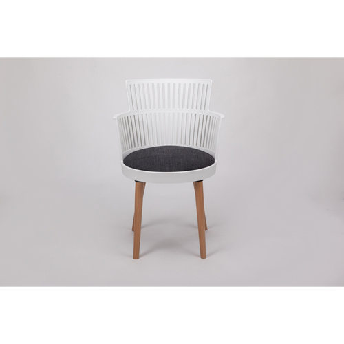 东莞工厂批发新款简约塑料餐椅咖啡店扶手现代PP休闲椅坐感舒适