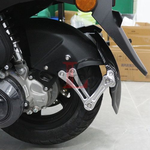 适用钱江鸿1f25改装后挡泥板FORT TAN125碳纤纹后盾沙板挡水板泥