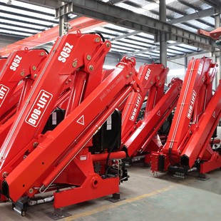 6吨小型随车起重机 随车折臂吊5吨60度全回转液压车载吊机移动式