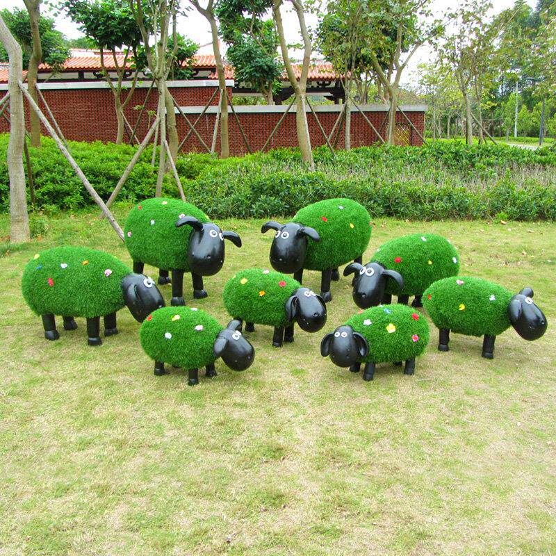 卡通羊雕塑户外园林景观小品玻璃钢羊摆件花园小区公园草坪装饰品