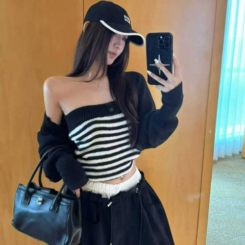 系条纹抹胸吊带背心+短款开衫两件套女松弛感毛衣套装(不含半裙)
