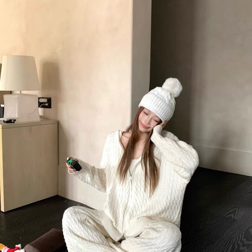 上新老钱风慵懒氛围感女秋冬绞花针织连帽保暖毛衣(只卖毛衣开衫)