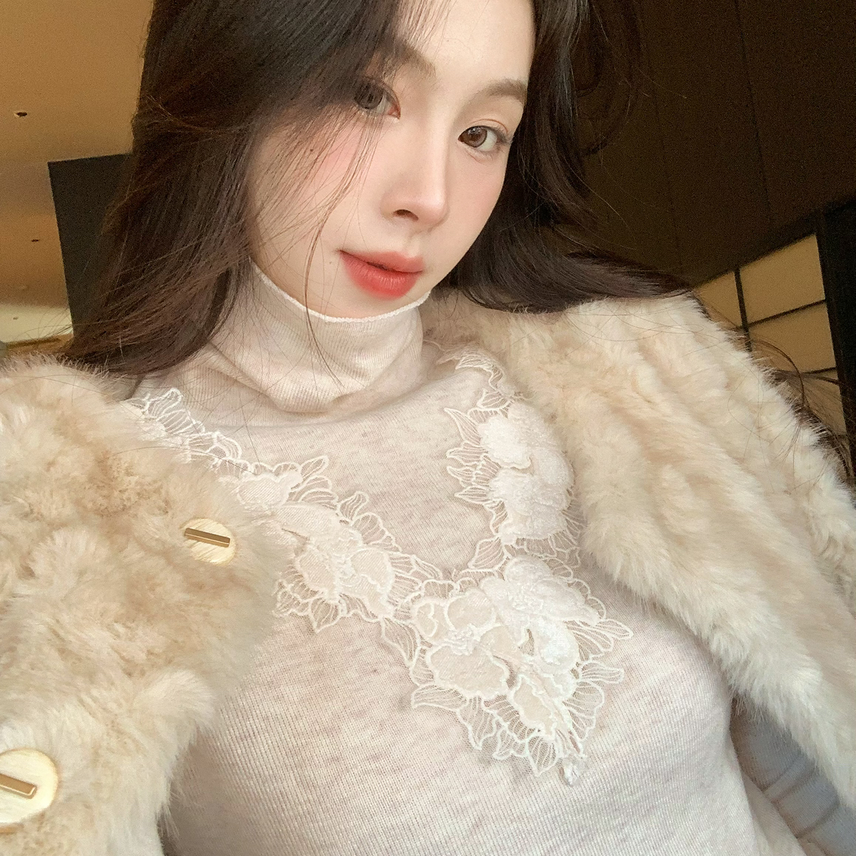 GS.GOOD START-柔软好好穿～秋冬气质小女人蕾丝刺绣高领小衫G770