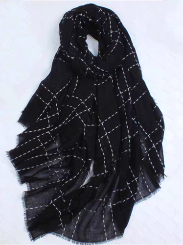 外贸原单黑色底白穿线水溶羊毛时尚围巾披肩