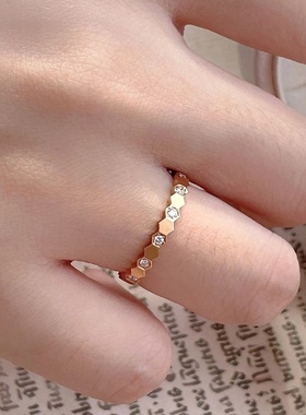 auQDE蜂巢戒指女金菱格素圈