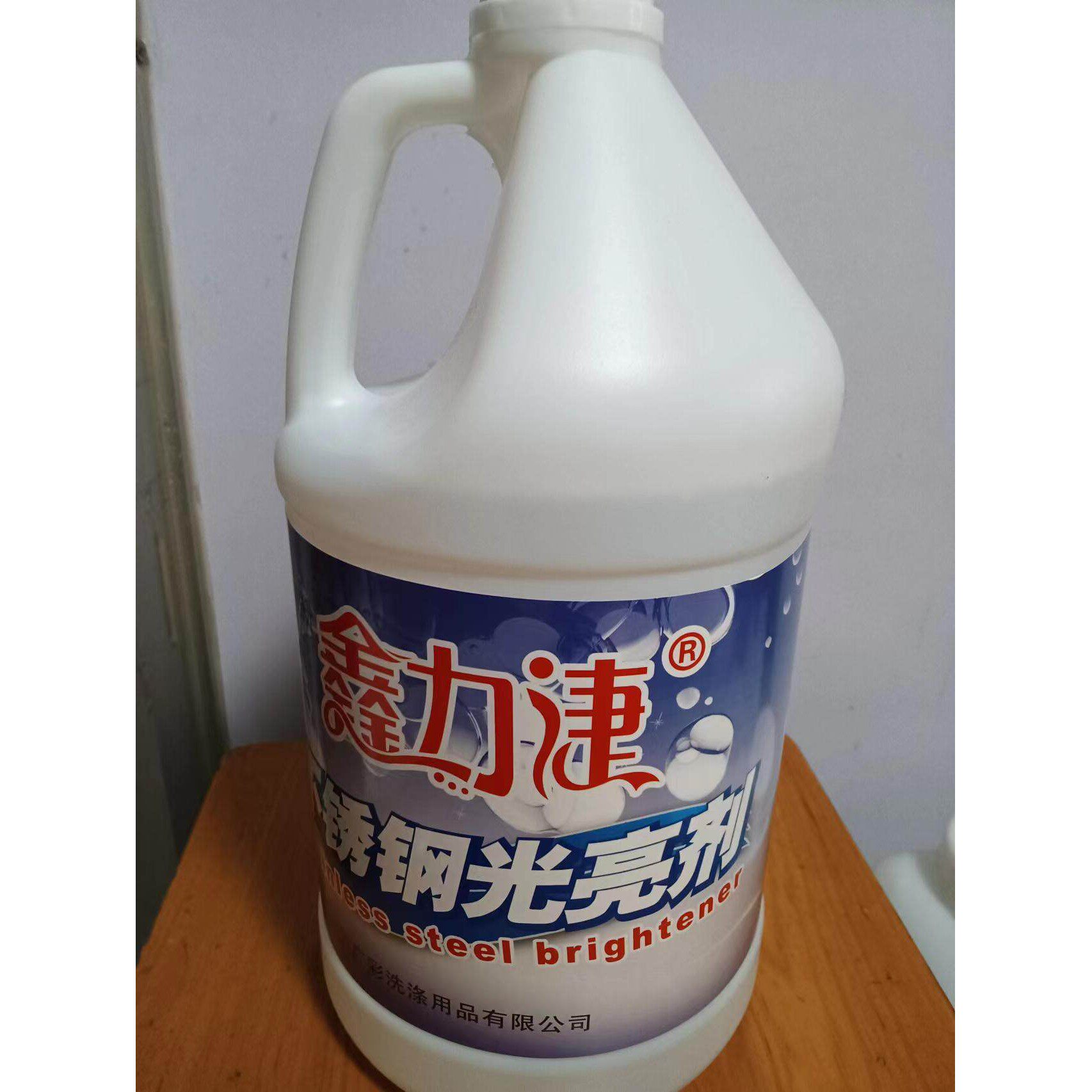 鑫力捷不锈钢光亮剂擦电梯门不锈钢电镀制品清洁除垢除锈除油保养