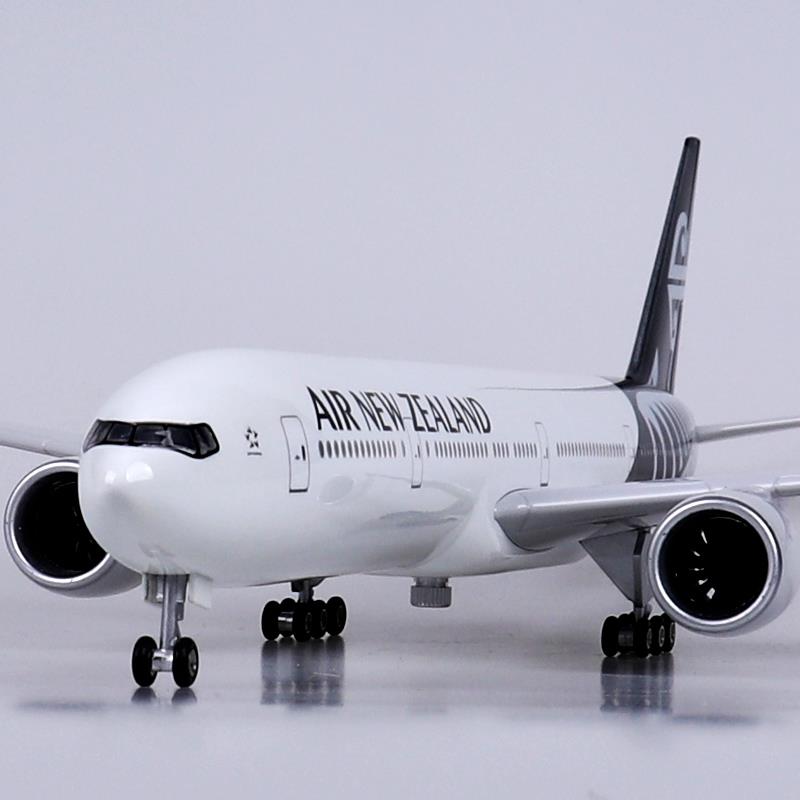 民航客机飞机模型带轮子可滑行拼装仿真新西兰777-300er航模47cm