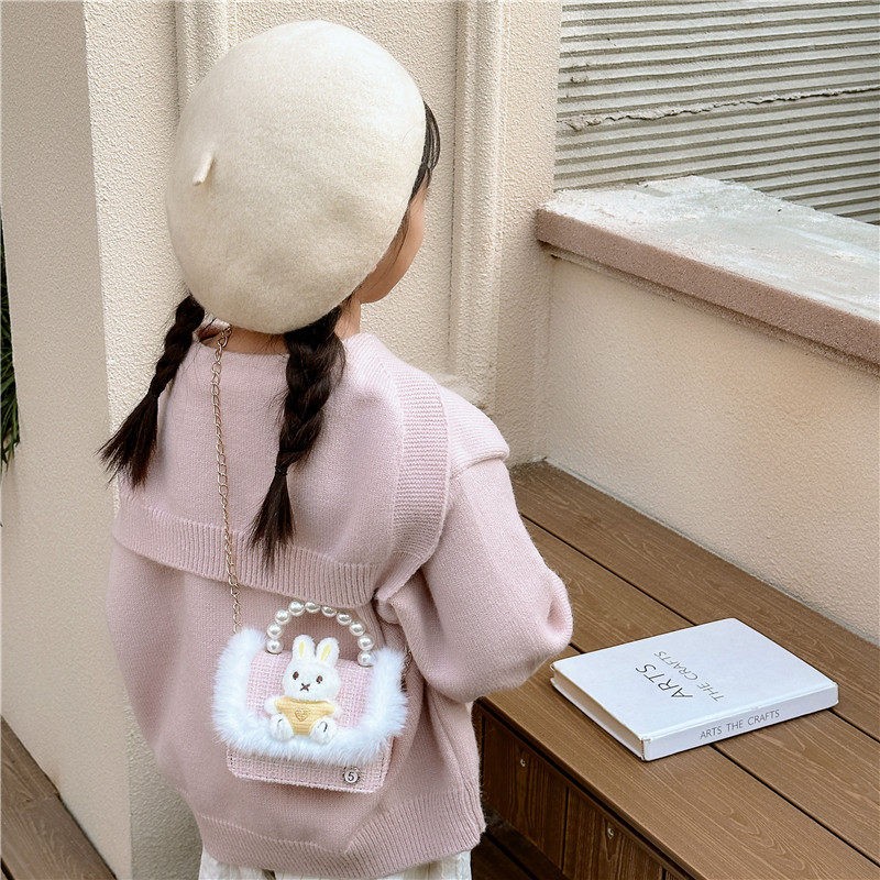 可爱卡通毛绒斜挎包女童珍珠链条儿童小包包2026新款拍照包零钱包