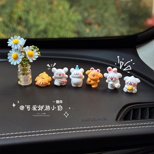 新款郊游小狗摆件车内饰品卡通可爱治愈车载中控台装饰品桌面摆件