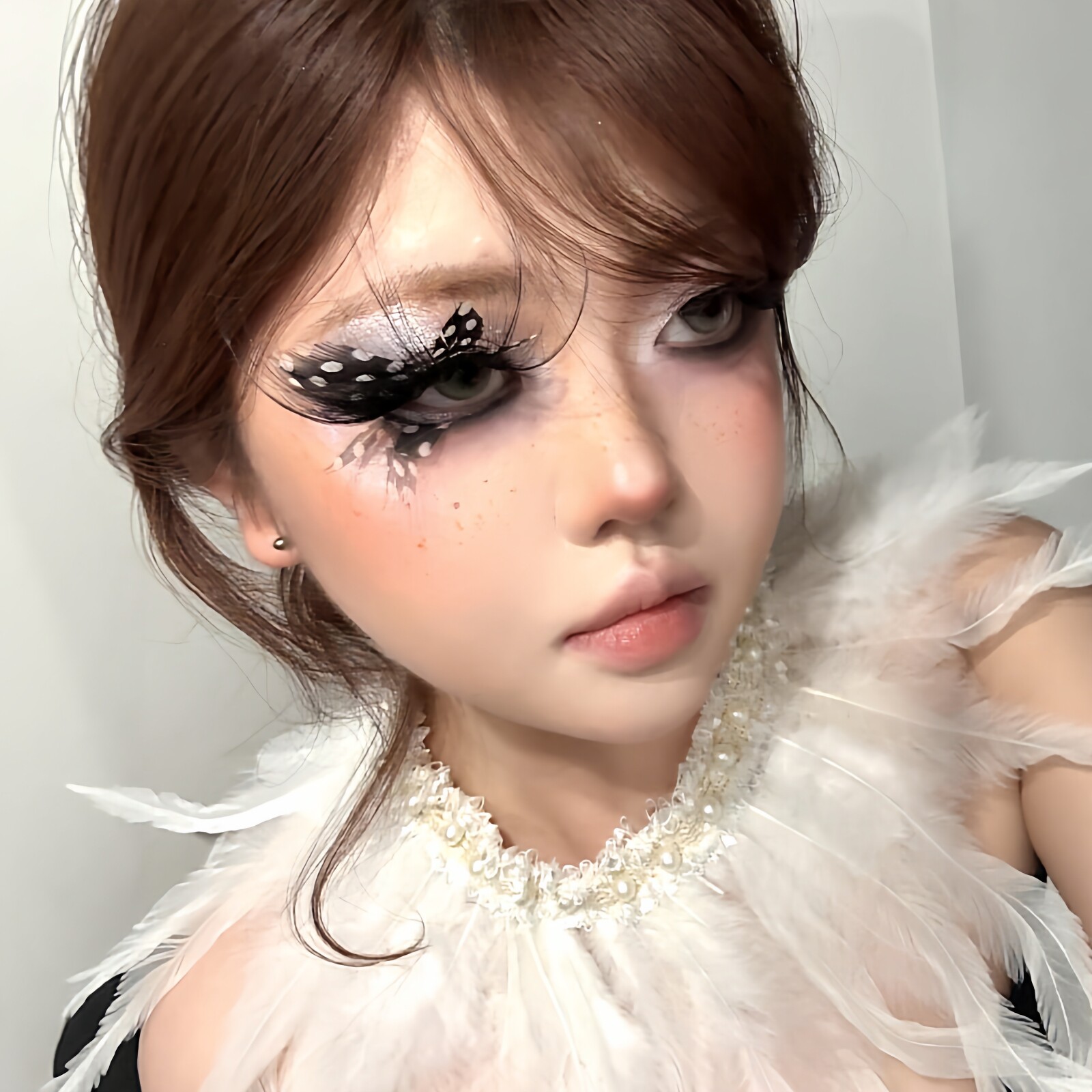 蝴蝶在闪动!黑色波点羽毛假睫毛灵动蝴蝶眼妆春日氛围感出片神器