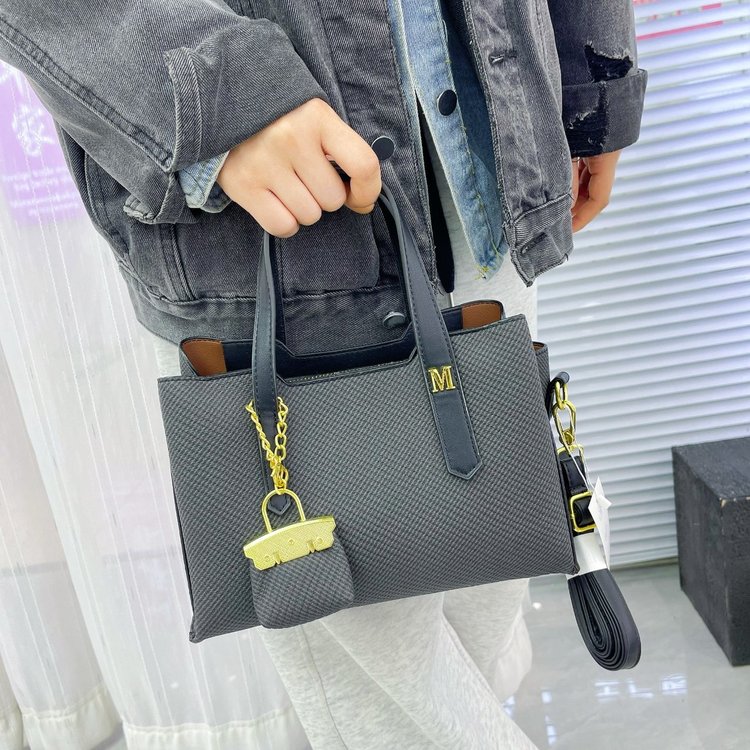 2025冬季新款2025年夏季深绿色25x11x18托特包拉