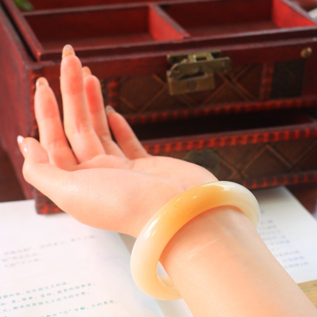正品新疆和田玉且末糖白玉手镯女款正品带证书高货手镯送妈妈