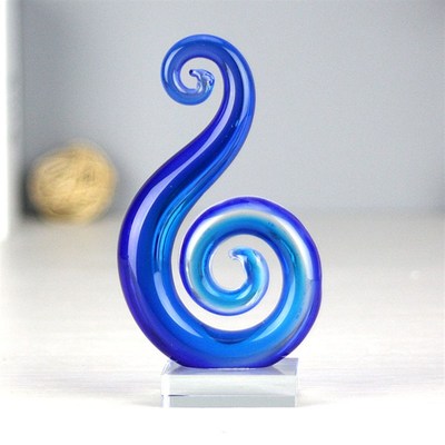 优选抽象饰品摆件琉璃工艺品产地淄博欧式简约扭曲异形客厅电视柜