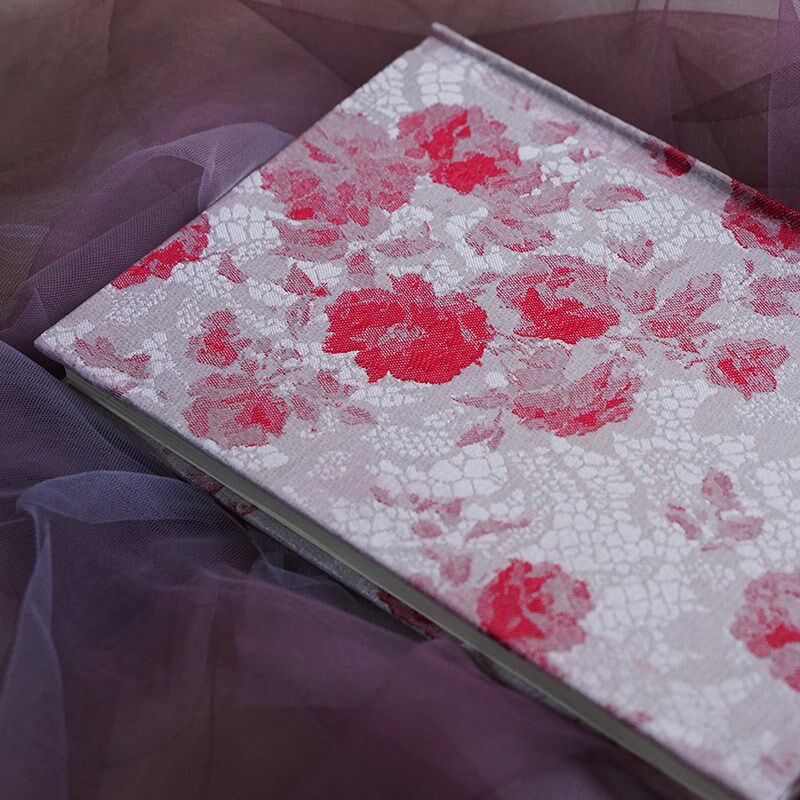 优选躲在耳里胭脂硬面本中国古风红色线装通用笔记日记本送外国