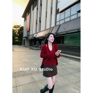 气质显白上衣女 针织开衫 一整套早秋穿搭法式 v领吊带背心叠穿长袖