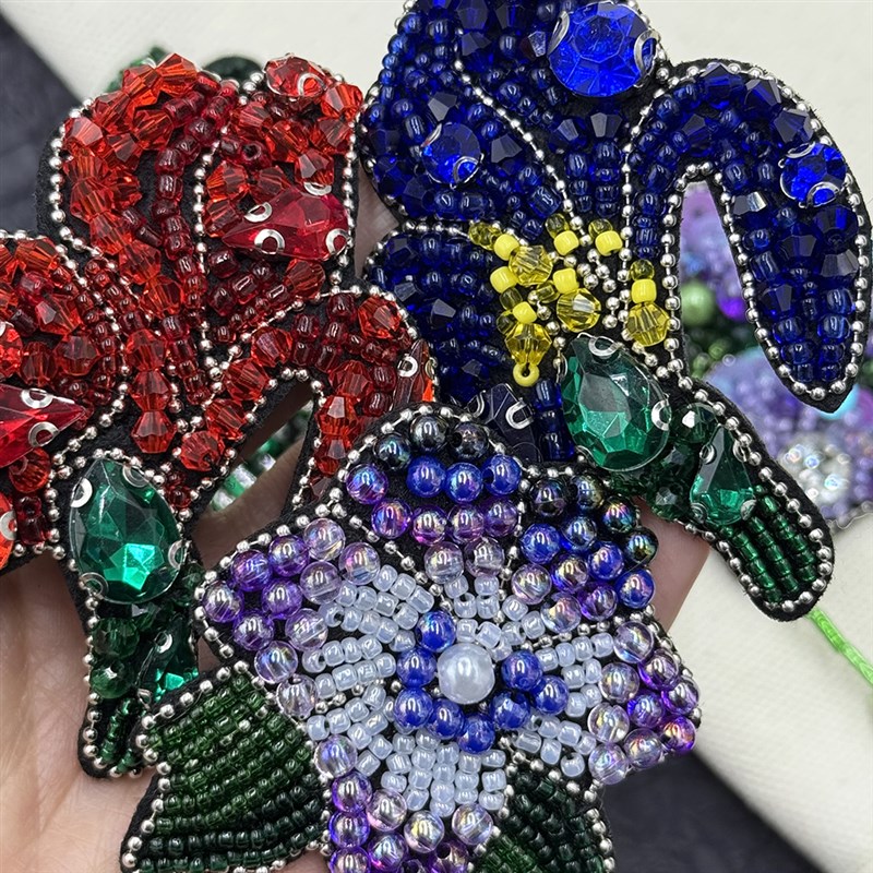 纯手工珠绣风铃花鸯尾花朵串珠布贴补丁服装辅料鞋包饰品装饰配件