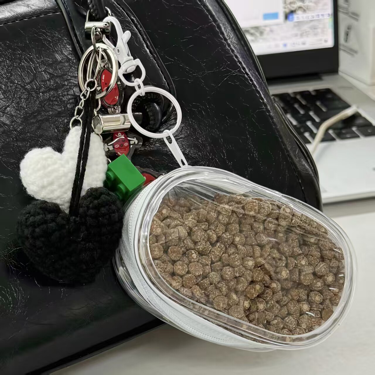便携猫粮喂食袋外出宠物粮盒挂件图片