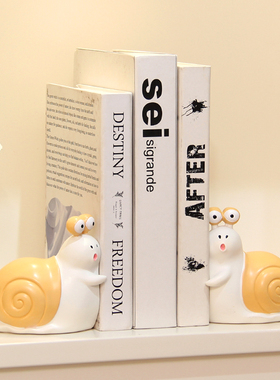 优选抱抱梨书立摆件永不分梨奶油风可爱蜗牛家居装饰书档乔迁新居