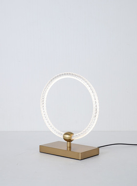 北欧台灯金色创意乔迁新居桌灯简约金属亚克力环装饰台灯Bed lamp