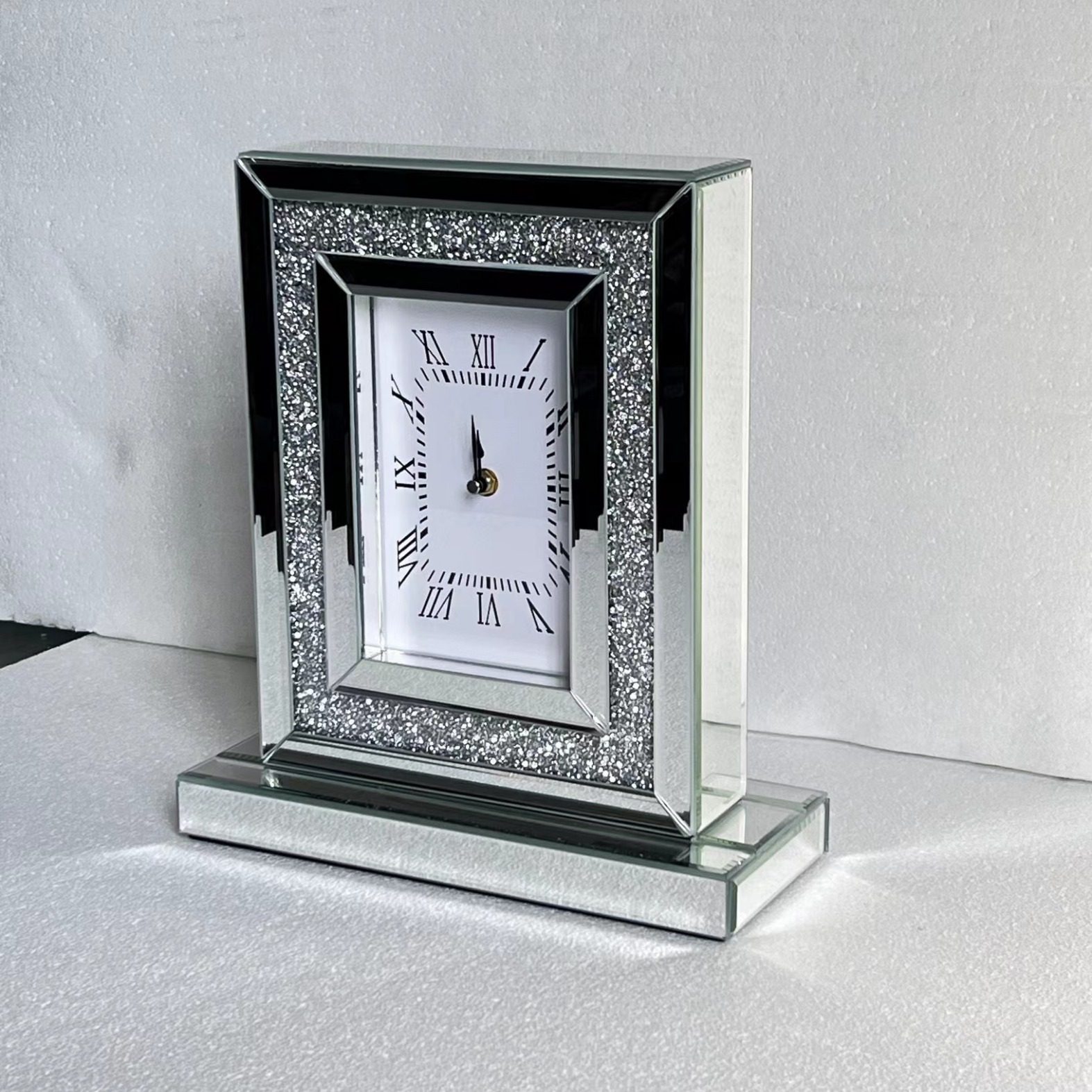 时钟小座钟轻奢镜面玻璃时钟碎钻家具钟表现代简约多功能家用